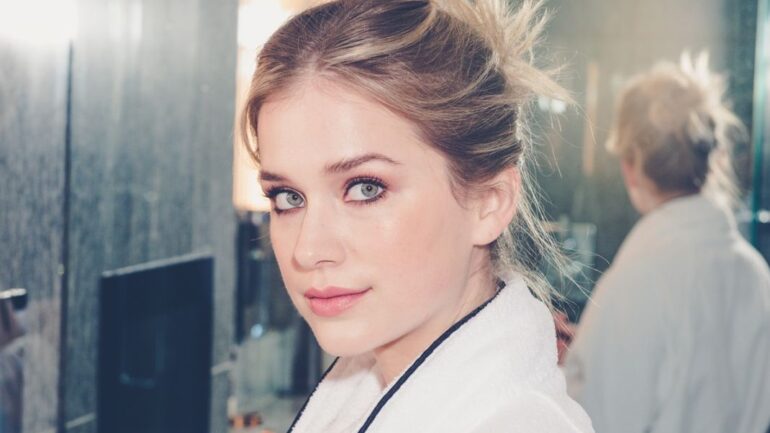Elizabeth Lail – Altezza – Peso – Misure – Colore occhio – Wiki