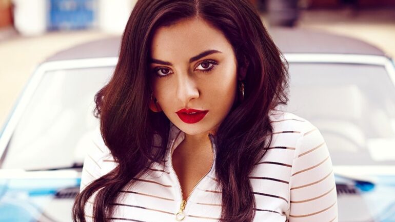 Charlie XCX Altezza – Peso – Misure – Colore occhio
