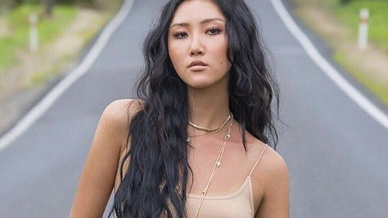 Hwasa Altezza – Peso – Misure – Colore occhio – Colore dei capelli